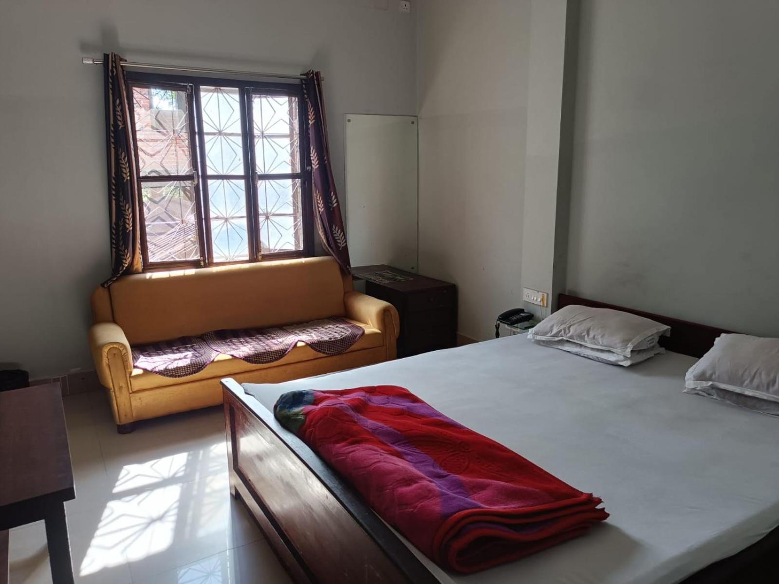Kusum Hotel Dibrugarh Exterior foto